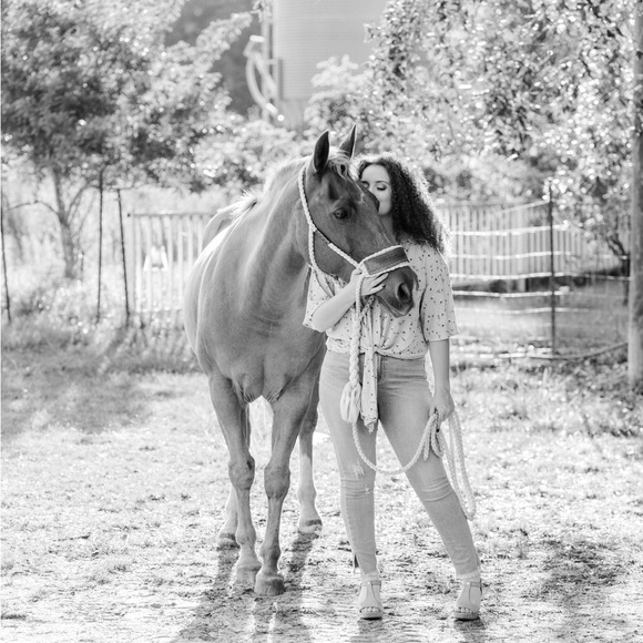 Meet your Posher, Alayna - Picture 1 of 2